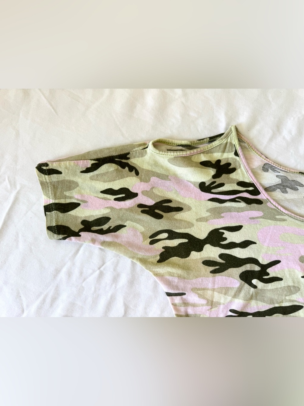 Y2K Pink Camo Camouflage Top Womens Medium Fitted Shoulder Slit Ruched Hem - Picture 4 of 11